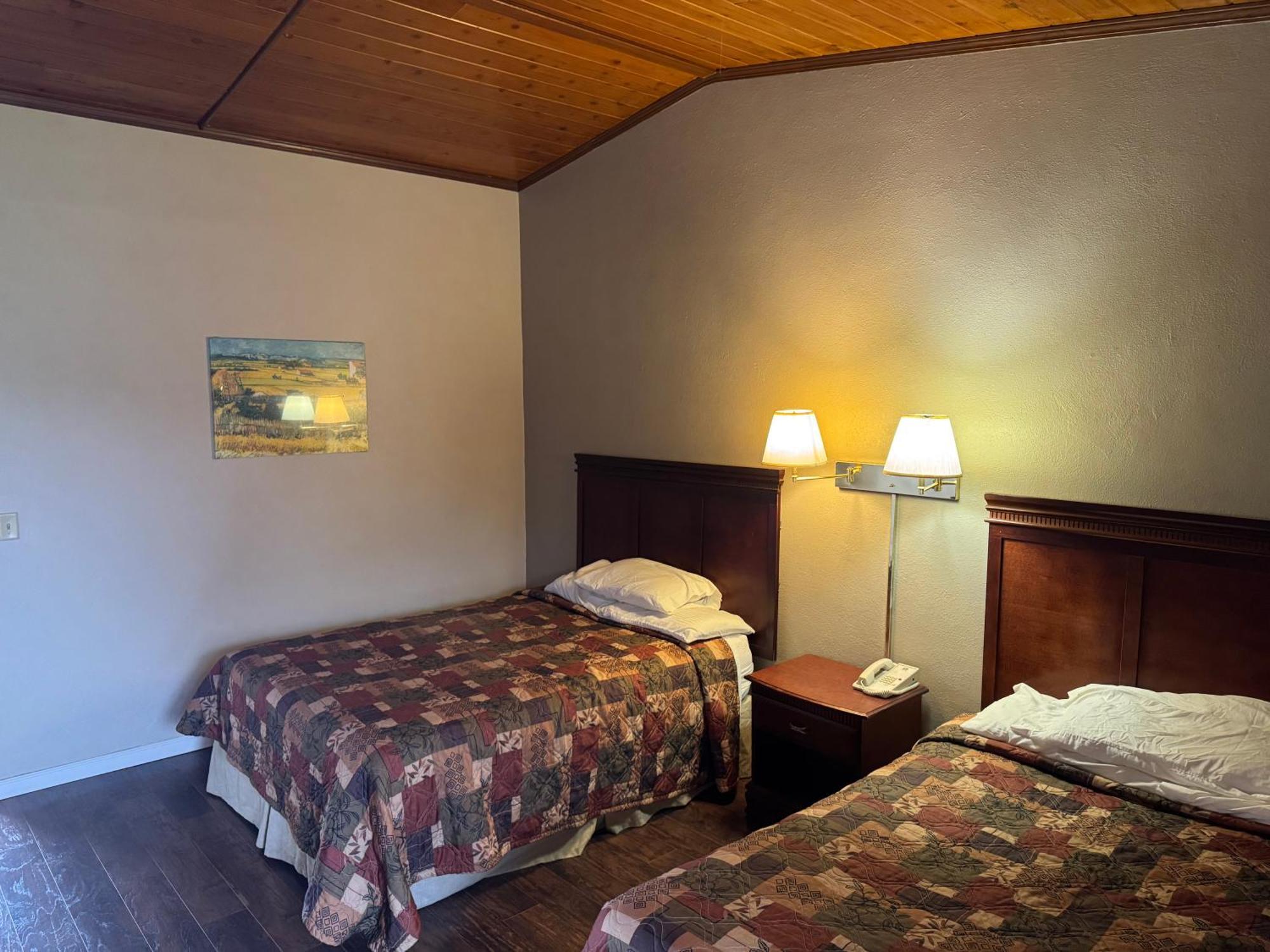 Town & Country Motel Clinton Exterior photo